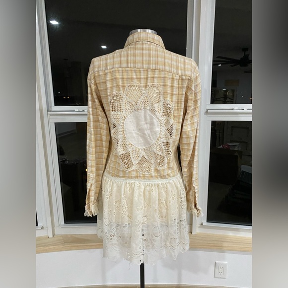 Reborn to relove vintage feminine flannel shirt with lace trim & crocheted back - Picture 5 of 5
